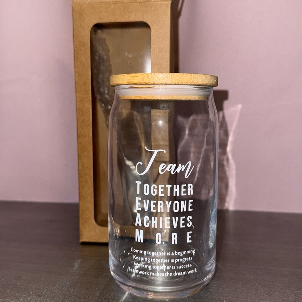 Team work graphic Glass Tumbler with wooden lid